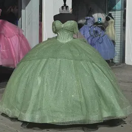 Işıltılı nane yeşili tatlım quinceanera omuz topu elbiseler kapalı boncuklar kristal prenses elbise vestidos 15 de quinceanera