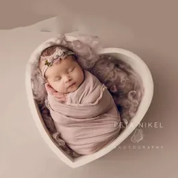 Keepsakes Wooden Heart Shape Box Basket Decoration born Baby Cute Growth Memorial Pography Props Po Posing Shooting Accessories 231213