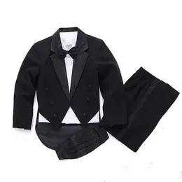 Mode av hög kvalitet svartvit barndräkt för pojke bröllop kostymer pojkar blomma baby 5piece 231225