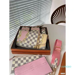 Yüksek kaliteli 3pcs set zarf cüzdan anahtarlık çanta tasarımcı zinciri kadın omuz gradyan rengi çapraz çanta çantaları tote kartı cüzdan