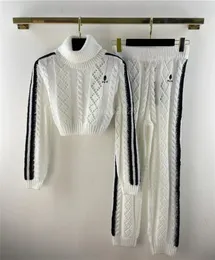 2022 женские трикотажные дизайнерские комплекты из двух предметов с вышивкой буквами для девочек, миланская взлетно-посадочная полоса, джерси, верхняя одежда для бега, полая майка t8918721