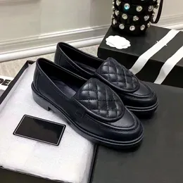 Klänningskor designer plattform loafers kanalskor läder ringer all-match små läderskor kvinnor oxford singel fot metall spänne