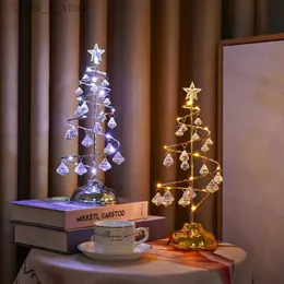 Luci notturne Nuova luce notturna a LED Cristallo Albero di Natale Camera da letto Comodino Decorazione Lampada da tavolo Alimentata a batteria per la decorazione domestica delle vacanze di nozze YQ231214