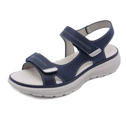 Sandaler Siketu Brand Hook Loop Sandaler Kvinnor Summer läder Lätt fritidsplattform Skor Blue Girls Outside Anti-Slide Apricot 42 231213