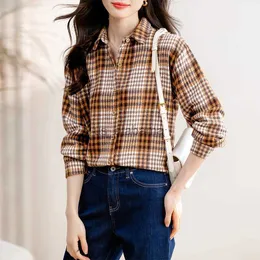 Koszule damskiej bluzki w stylu szczotkowanej bluzki dla kobiet 2023 Nowe produkty są wypuszczone na luźne kontrastowe kratę z długim rękawem Modna koszula T854 YQ231214