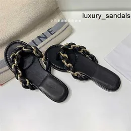 Botte venetas tofflor Womens Designer lädersandaler Ann Sw Metal Chain vävd Herringbone tofflor 2024 Sommar Nya kvinnors platt botten nypa tå yttre slitage hbqc