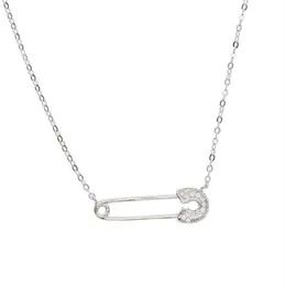 Europeiska kvinnliga smycken Simple Safety Pin Necklace Paled Cz Shiny Silver 925 Enkel senaste design Silver Jewelry275X