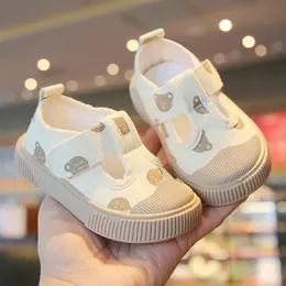 Babyschoenen Lente Zomer Babyschoenen Zacht Comfortabel Canvas Zool Peuter Meisjes Doek Sneakers Board 231213