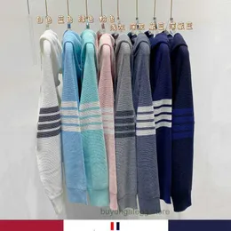 Suéter para hombres y mujeres Diseñador de moda Thombrownsweatshirt Principios de primavera Nueva sudadera con capucha Waffle Chaqueta con capucha con cremallera Top con capucha suelta de cuatro barras