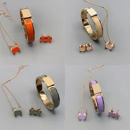 Pulseira clássica de alta qualidade, colar, brincos, conjunto de joias de designer, pulseira de design de luxo, pulseiras de aço inoxidável, joias para mulheres, banhadas a ouro 18K.