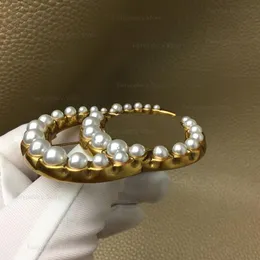 Lanzamiento de nuevo producto, broche con letras de diseño de perlas, joyería para mujer, Pin para mujer, regalo de fiesta Chest171H