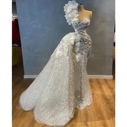 Luxury One Shoulder Mermaid Wedding Dress med löstagbart tåg Sökpärlade brudklänningar Blomma Appliced ​​Robe de Mariee