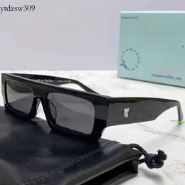 Moda Kapalı Beyaz Güneş Gözlüğü Tasarımcı Erkekler FF OW40008U Erkek Kadın Klasik Plaka Tek Parçalı Çerçeve Açık Mekan 264