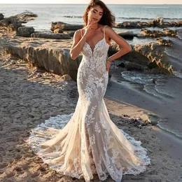 Boho Appliques in pizzo Champagne Sirena Abito da diserbo Spaghetti sexy Profondo scollo a V Corte dei treni Abiti da sposa da spiaggia Spose Robes De Mariee