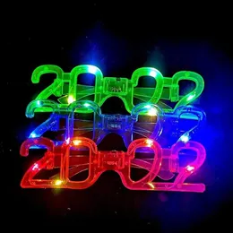 زخرفة الحفلات 24pcs رقم 2022 LED متوهجة نظارات وميض تضيء فوق الزفاف كرنفال الزي عيد ميلاد عيد الميلاد 288 ب