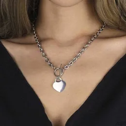 Halsketten mit Anhänger Avanlin herzförmige Knebelkette aus silbernem Edelstahl mit Anhänger, Halskette, Schmuck für Frauen und Mädchen