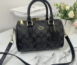 EE01 Klasik Tasarımcılar Omuz Çantaları Moda Kadınlar Klasik Flep Chain Crossbody Cüzdan Tavaları Çanta Debriyaj Bayanlar Çanta 055W