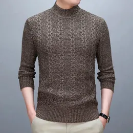 Maglioni da uomo Maglione autunno e inverno spesso collo semplice dalla Corea del Sud Moda tempo libero maniche lunghe slim fit fondo lavorato a maglia laccato 231214