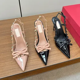 Bowtie Dekorasyon Patent Deri Stiletto Topuk Slingback Pompalar Ayakkabı Saplama Saçma Ayak Toe Alçak Topuk Sandalet Kadın Lüks Tasarımcı Elbise Ayakkabı 35-42