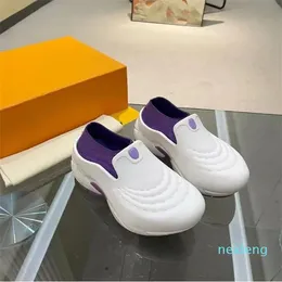 Tasarımcı -Clog Ayakkabı Bahar Yaz Kadınları Retro Moda Kama Platformu Topuk Köpekbalığı Sandal Tatlı Ayakkabı Boyutu 35-40