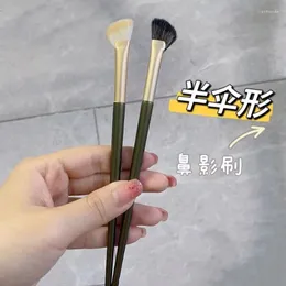 Makeup Brushes Half Fan-shaped Nose Shadow Brush Refers To Belly Oblique Head Concealer High Light Flame Portable