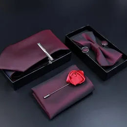 Neck Ties Man slips Hanky ​​Cufflink Clip Bowtie Brosch 6st Set Luxury Slips Suit for Mane Pocket Square Handkakor Fashion Present Box 231214