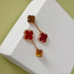 Modische Ohrstecker, Designer-Ohrringe, rotes vierblättriges Kleeblatt, Schmuck für Damen, Roségold, Kupfermaterial, exquisites Hochzeits-Vogue-Weihnachtsgeschenk