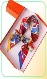 4 couleurs Mix Design Foulards à main magiques Petit foulard en soie Foulard Ceinture Necke8087750