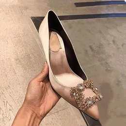 Scarpe eleganti 2024 Scarpe da sposa con fibbia quadrata in cristallo con strass a punta e tacco alto da donna europee e americane