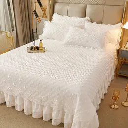 Bedspread European Proste koronkowe haftowane łóżko, całoroczne uniwersalne okładkę kołdry poduszek przeciwpuszony, bez pośpiechu pokrywa łóżka 231214