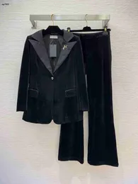 Marke Women Tracksuit Designer -Kleidung für Damen Herbst Modeknopf Dekorierter Anzug Slim Taille Micro Flared Hosen 15. Dezember Neuankömmling