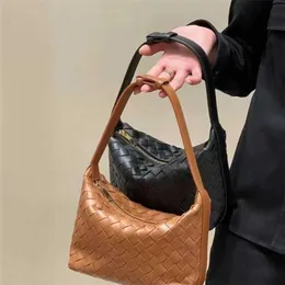 Top Bottegassvenetaa Wallacess Shoulder Bag Intreciato Leather 7a Handgjorda kvinnor mini ryggsäck bekvämt underarm handhållen vävd lunchlåda