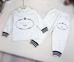 العلامة التجارية Baby Tracksuit Girl Boy Hoodie Set Kids Designer Size 100-150 Thread Cuffs Design Sweater و Pants Dec05