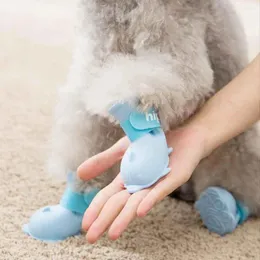 犬のアパレルイルカの形状雨/雪の日の防水キャンディーカラーペット用品レインブーツ子犬猫の履物靴