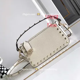 Äkta läder valentno underarm axel ny designer rock stud hobo väska rivet handväska toppskikt kohud enstaka väskor sneda crossbody väskor