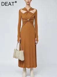 Grundläggande casual klänningar DEAT Kvinnor Fashion Sticked Dress Cross Hollow Out Bright Line Midje Medium Strech Elegant Dresses Autumn 13DB376 231215
