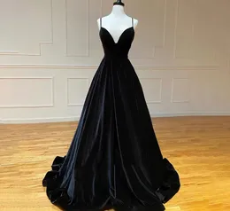 2024 Charmig svart sammet aftonklänning Spaghetti Strap V Neck a-line formella prom partyklänningar Kvinnor Robe de Soiree Vestidos de Fiesta