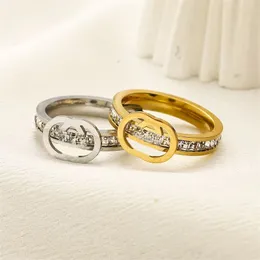 Aşk Elmas Ring Lady Designer Band Yüzük Moda Mektup Deseni Dar Bague Mizaç Işığı Basit Kaplama Kadınlar İçin İyi Çok Yönlü ZL098