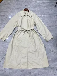 Damestrenchcoats De jas is licht en comfortabel Eenvoudig sfeervol ontwerp met één rij knopen