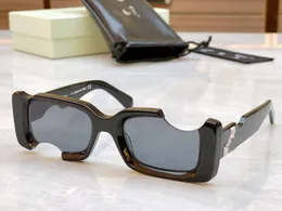Luxuriöse Offw-Sonnenbrille für Damen. Designer-Brille mit quadratischer Kerbplatte für Herren, die eine Sonnenbrille aus gehärtetem Glas reitet