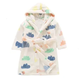 Toalhas Robes Crianças Flanela Roupão Dos Desenhos Animados Hoodies Impressão Home Fleece Pijamas Bebê Crianças Pijamas Meninos Menina Robes Outono Inverno 231215