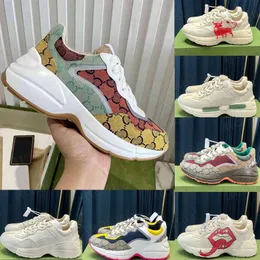 男性女性カジュアルシューズデザイナーRhyton Multicolor Sneakersトレーナーラグジュアリーヴィンテージチャンキーレザーキャンバスシューズ増加プラットフォームレジャーオールドパパスポーツシューズ35-45