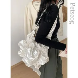 الأكياس المسائية التصميم الفاخرة على الكتف Ruched Women S Bag Conder Counter Graphring Loft Messenger Pack الكورية Crossbody 231216