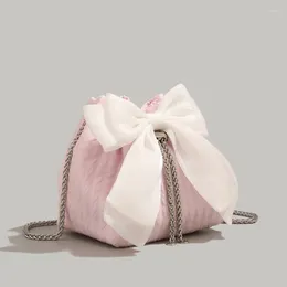 Kosmetiska väskor båge hink kvinnors modekedja underarm väska kvinnlig all-match axel crossbody söta söta damer handväska