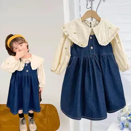 Комплекты одежды, коллекция 2024 года, корейский весенне-осенний комплект одежды из 2 предметов для маленьких девочек, топ с воротником-ручкой и цветочным принтом, джинсовый сарафан принцессы, детская одежда