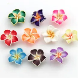 Perline sparse di fiori di plumeria di porcellana di argilla ceramica colorata 15mm 150 pezzi / lotto Gioielli di moda L3000253x