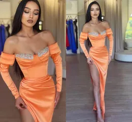 2024 Sexig orange kvällskvällsklänning från axelpärlorna mantel satin formella prom party klänningar kvinnor mantel de soiree vestidos de longo