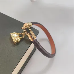 2022 Fashion Classic bangle Flat Brown pu Leather Bracelet with Metal Lock Head Heart Charm Bracelets In Gift Retail Box265R