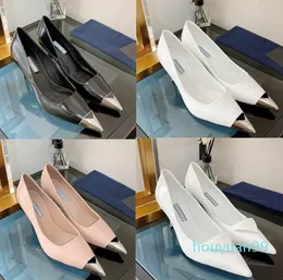 Tacones de mujer Zapatos de vestir Sandalias Bailarina Diseñador de moda Cuero de metal Fiesta de boda Señoras Stilettos Sandalias triangulares Tamaño