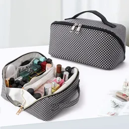 Borse per cosmetici Custodie Plaid Fashion Designer Borsa per trucco in pelle PU Grande borsa da viaggio impermeabile per articoli da toeletta Borsa per organizer portatile 231216